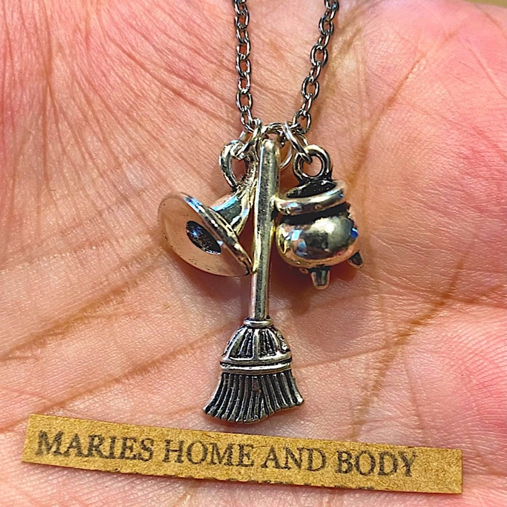 Witch Necklace 925 silver chain witches broom hat caldron Womans jewelry new